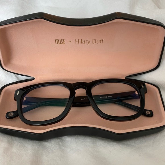 MUSE x Hilary Duff Black Glasses- Ruth